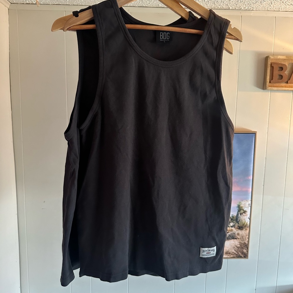 BDG large sleevless tshirt ! It is in great condition casual black color